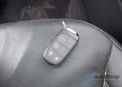 2022 Jeep Compass Latitude Lux 4X4 z USA, uszkodzony, nr VIN 3C4NJDFB1NT231051